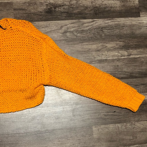 Brand new yellow knit sweater - Picture 3 of 3